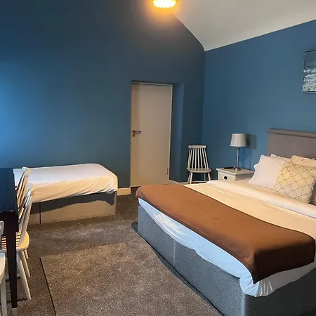 The Townhouse 2*