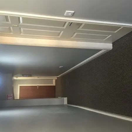 The Townhouse 2*