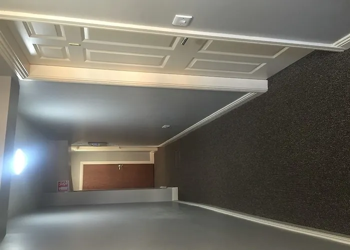 The Townhouse 3*
